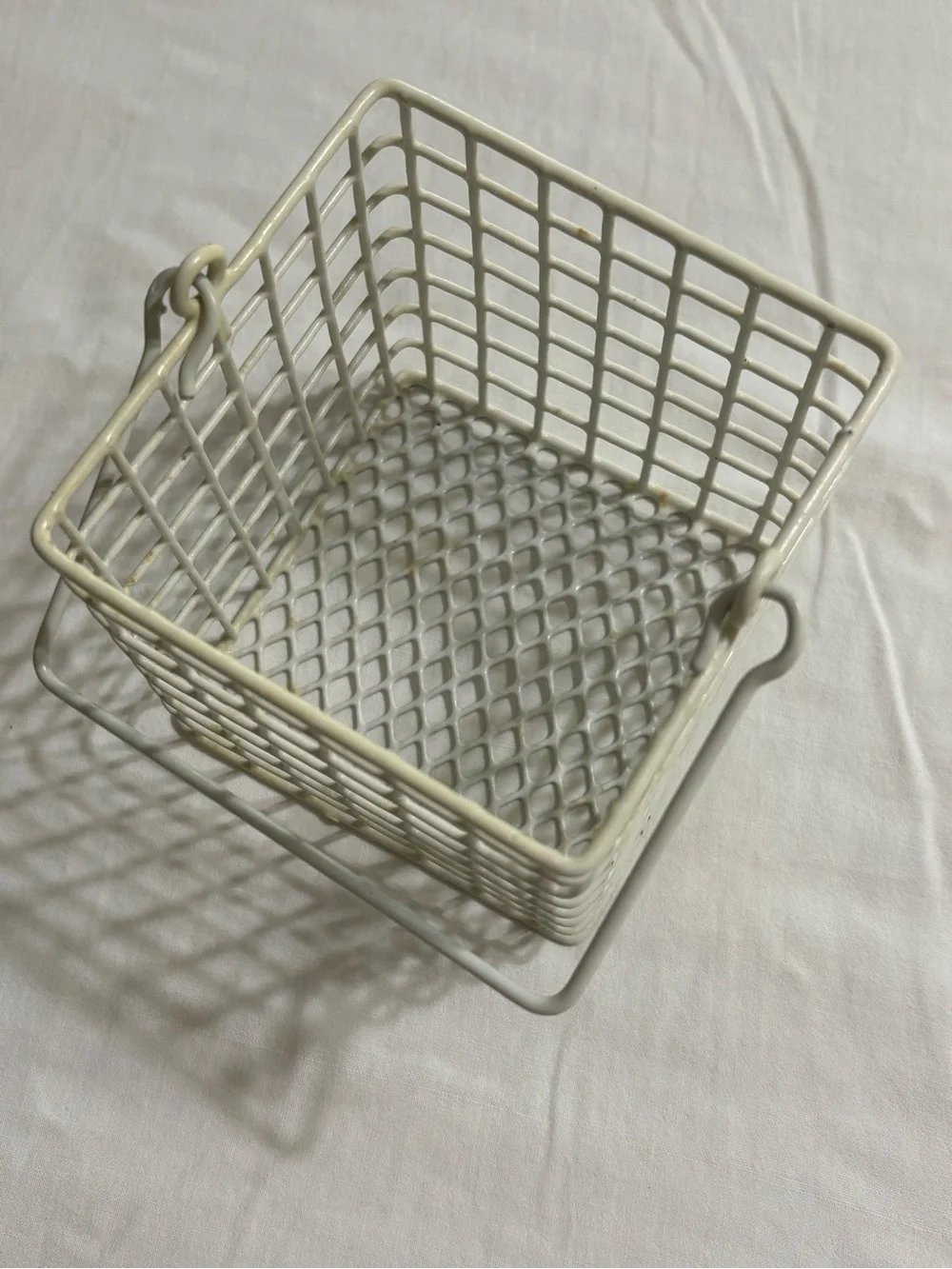 White Wire Mesh Storage Basket with Handles